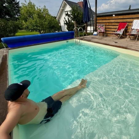 Pool AQUA 4.65 x 2.85 - H.1.24 m mit Liegefläche, grau, mit am Beton verschraubten Stahlprofilen