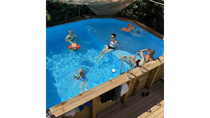 Pool NEMO 4.3 x 3 - H.1.18 m mit Liegefläche, hellblau, mit am Beton verschraubten Stahlprofilen