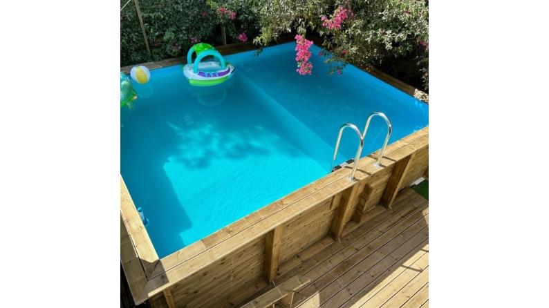 Pool AQUA 6.1 x 2.85 - H.1.31 m mit Liegefläche, hellblau, mit Stahlprofilen zum Einbetonieren