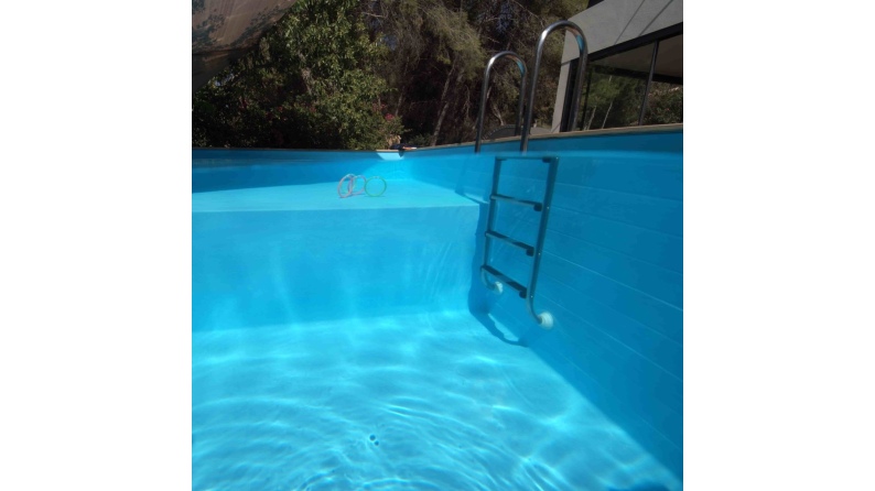 Pool AQUA 10.2 x 5.2 - H.1.45 m mit Liegefläche, hellblau, mit Stahlprofilen zum Einbetonieren