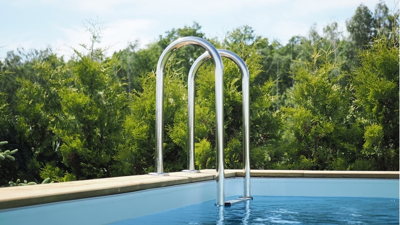 Holzpool 8.57x4.57 - H.1.31 m - mit Filtration und Schrank für Zubehör