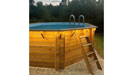 Holzpool Nemo 5.79x3.49 - H.1.45 m mit am Beton verschraubten Stützen