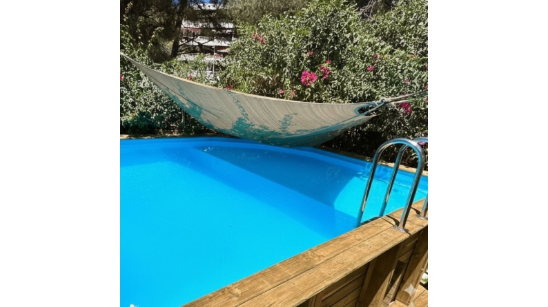 Pool NEMO 4.3 x 3 - H.1.18 m mit Liegefläche, hellblau, mit am Beton verschraubten Stahlprofilen