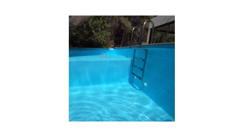 Pool NEMO 5.79 x 3.49 - H.1.45 m mit Liegefläche, hellblau, mit am Beton verschraubten Stahlprofilen