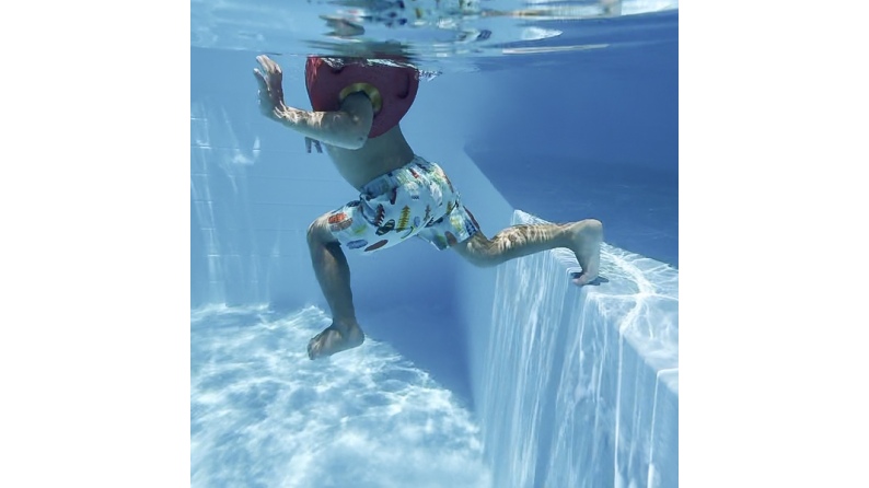 Pool NEMO 7.3 x 3.97 - H.1.45 m mit Liegefläche, hellblau, mit am Beton verschraubten Stahlprofilen