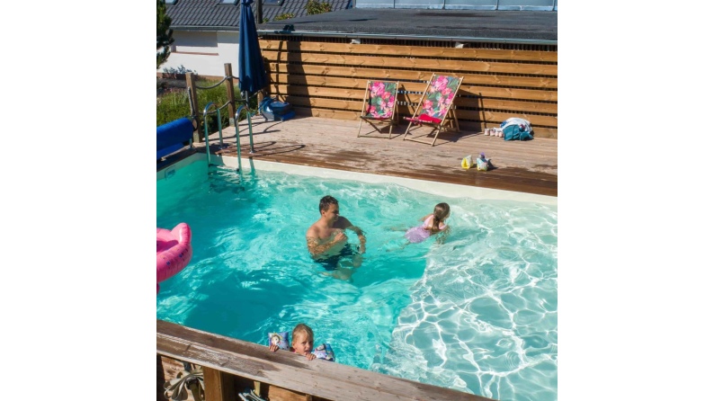 Pool NEMO 7.3 x 3.97 - H.1.45 m mit Liegefläche, sandfarben, mit am Beton verschraubten Stahlprofilen